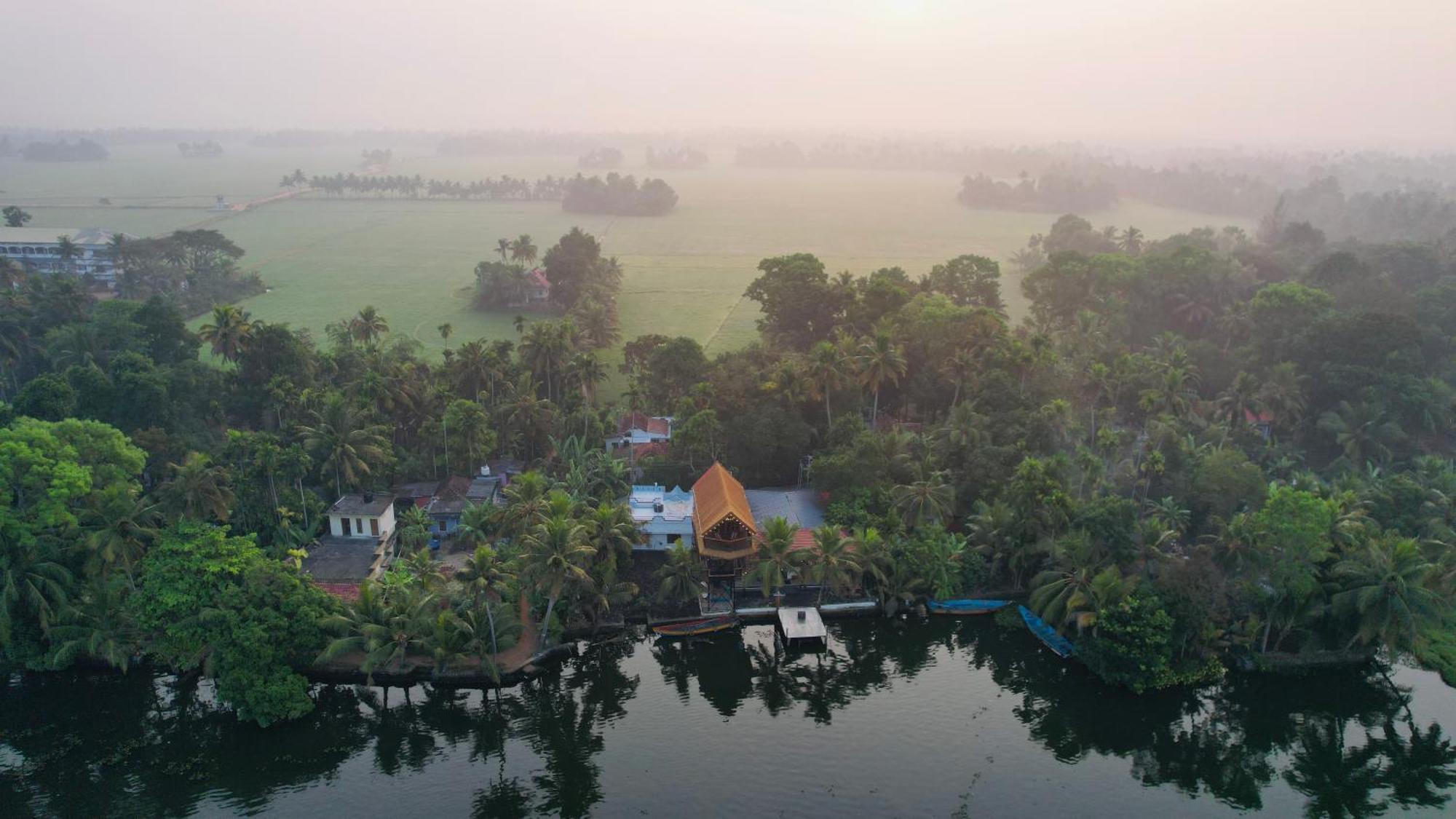 Apartmán Tulsi Kayal Retreat Champakulam Exteriér fotografie