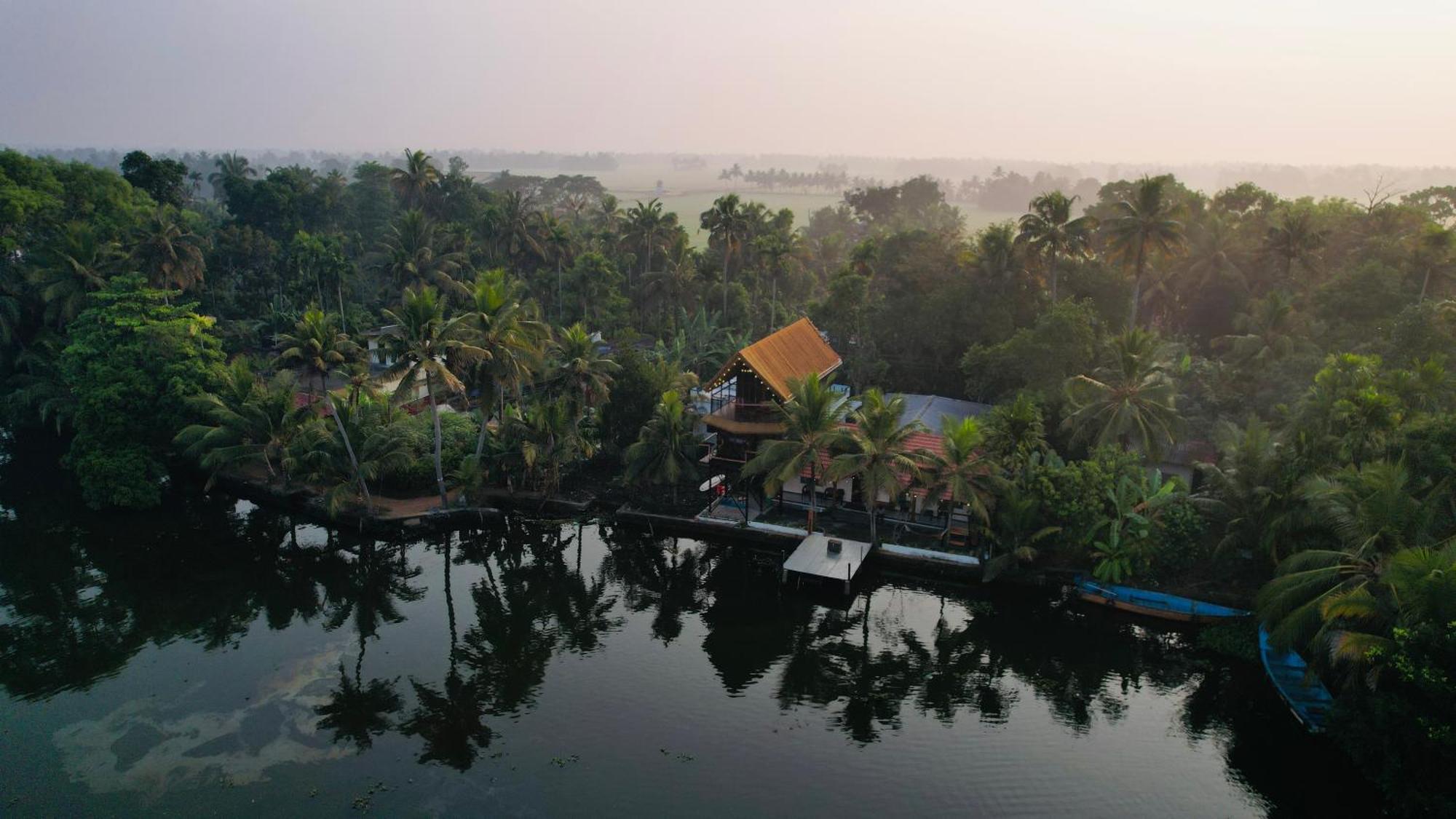 Apartmán Tulsi Kayal Retreat Champakulam Exteriér fotografie